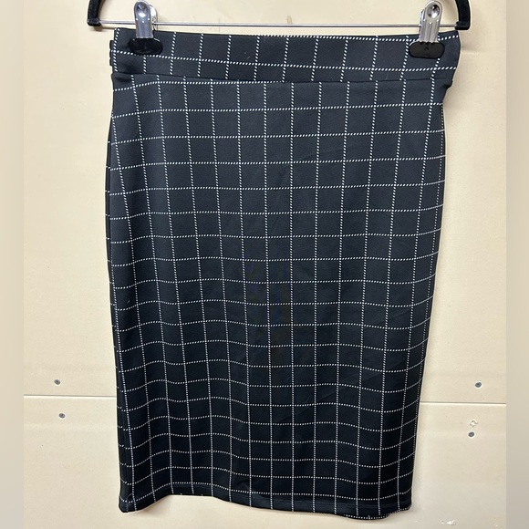 2/$20❤️- SKIRT | Women’s Harper by Block skirt size XL - Picture 2 of 4